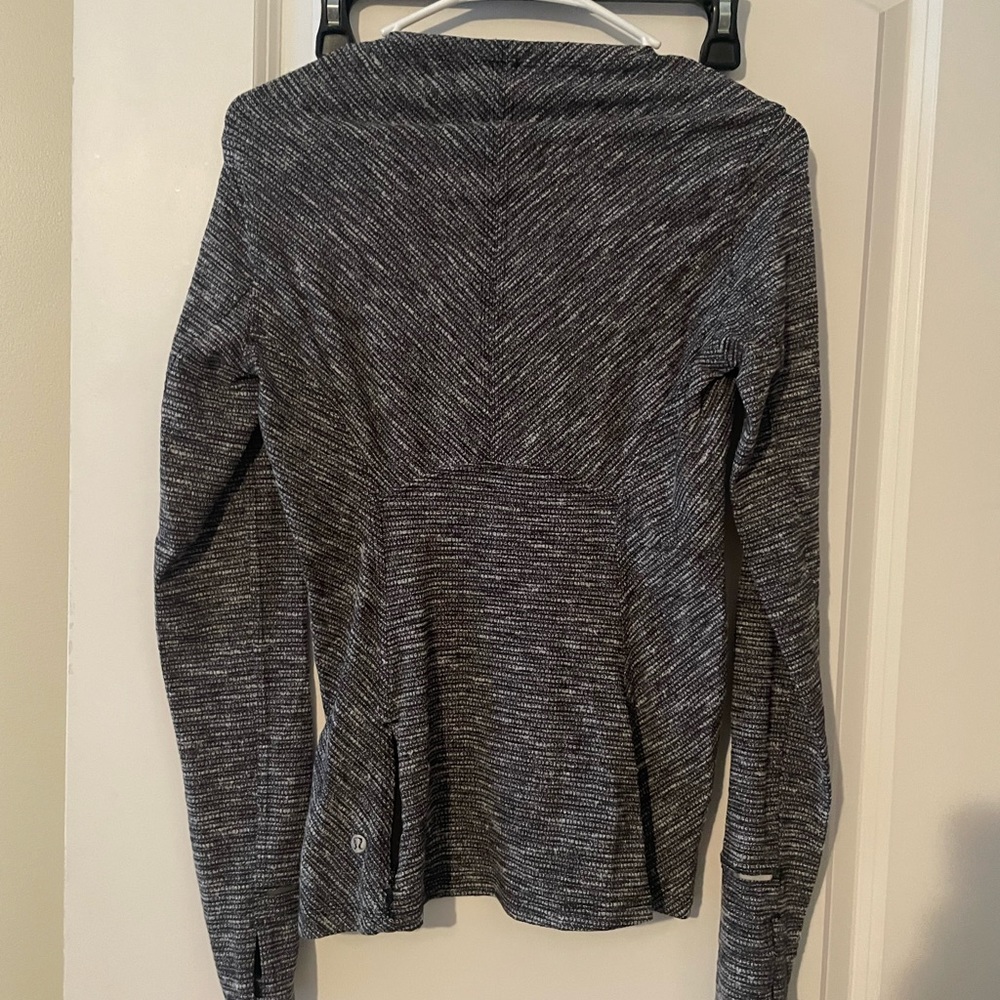 Lululemon fitted long sleeve